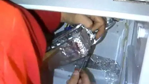 Замена тэна оттайки испарителя на холодильнике Samsung.mp4